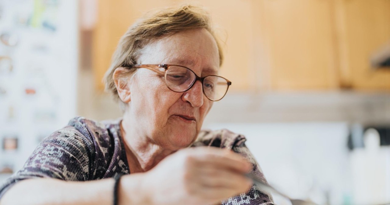 They contain lots of iodine. Seniors should eat regularly