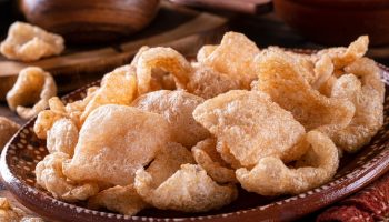 A crunchy delicacy from Andalusia. You can eat it with sauce, add it to soup or salad