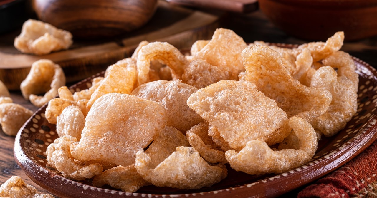 A crunchy delicacy from Andalusia. You can eat it with sauce, add it to soup or salad