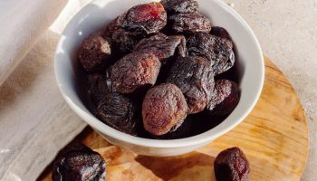 Recommended for seniors because it cares for joints, eyes and blood pressure. Can be eaten as a dried snack or paste