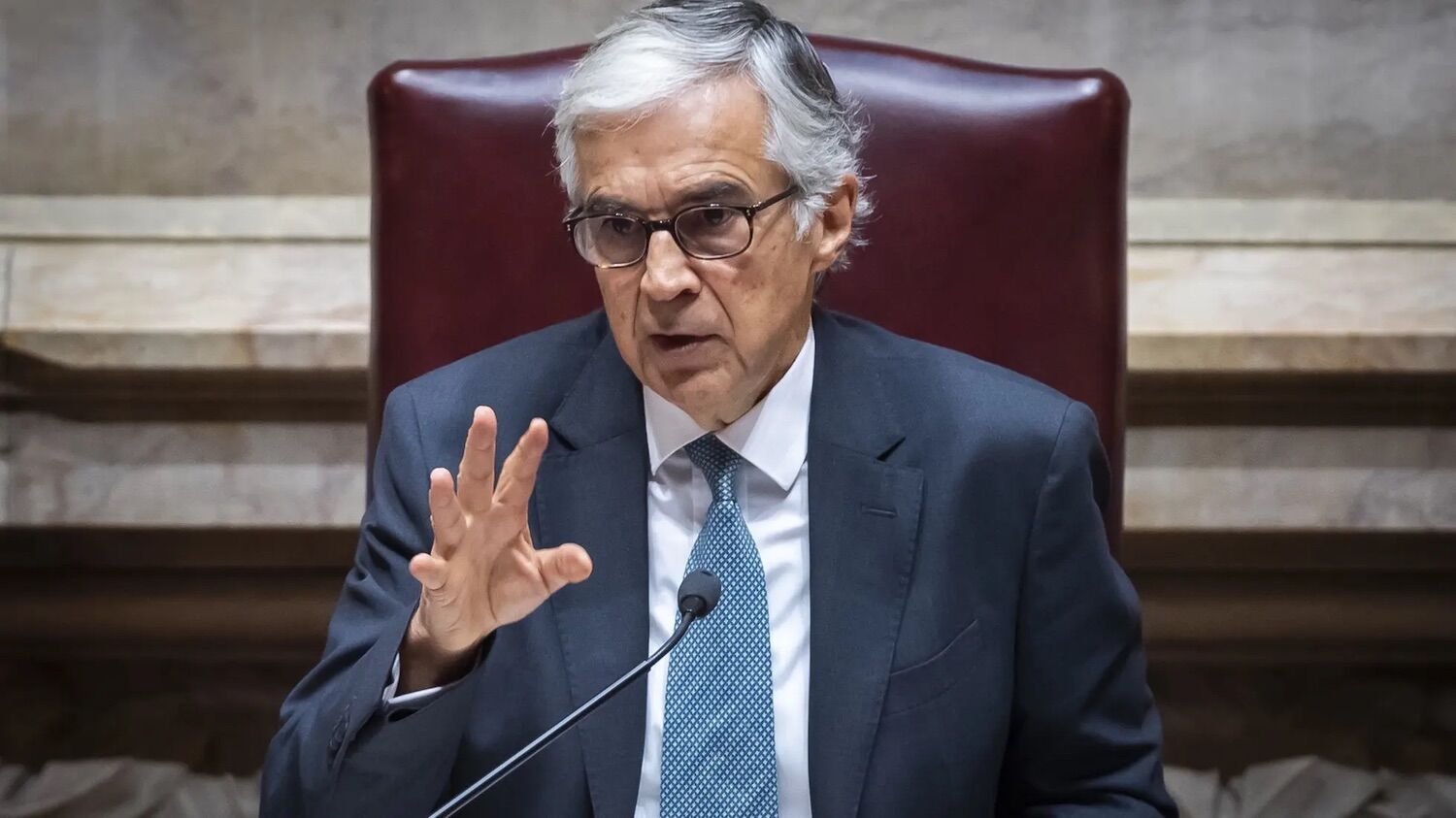 Aguiar-Branco “pulls the ears” of presidential candidates; Marques Mendes is a target