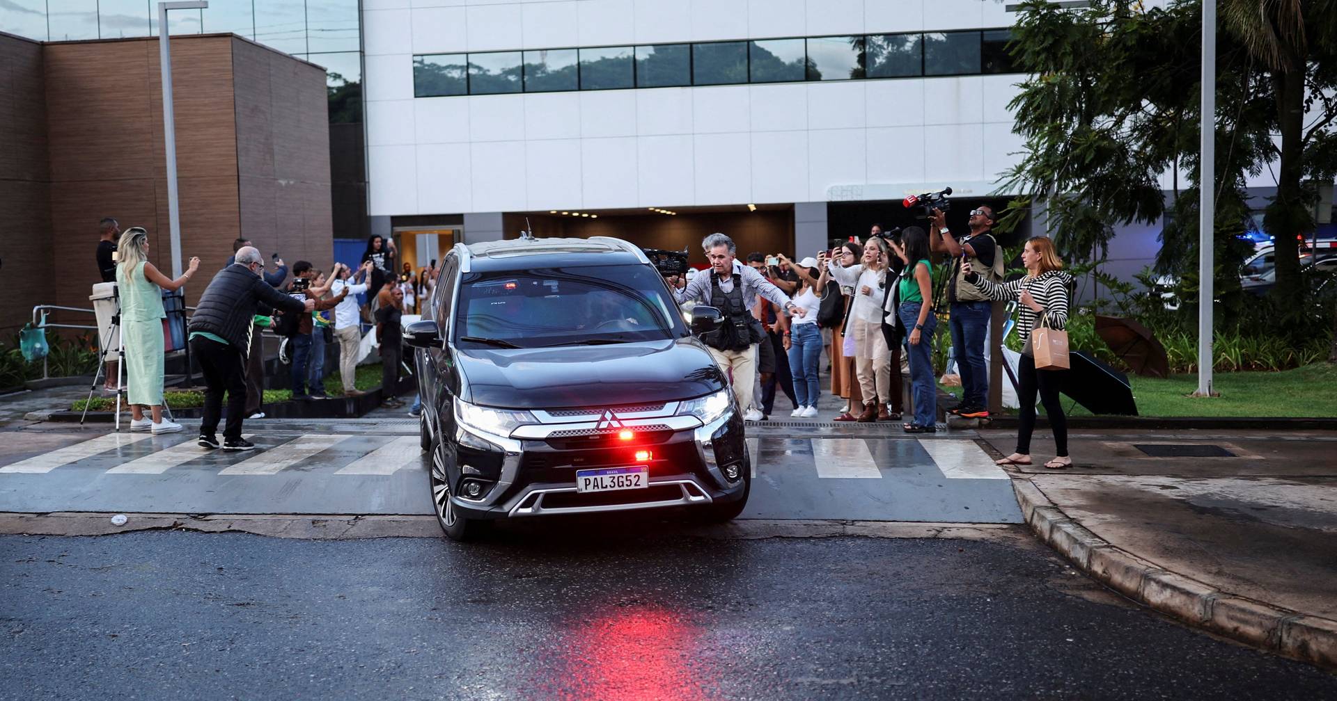 Bolsonaro leaves hospital after operation and returns to prison