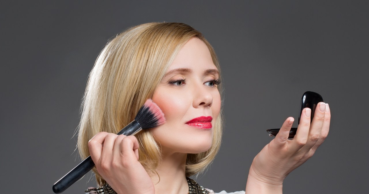 Pink should not dominate the face, but only be a subtle accent