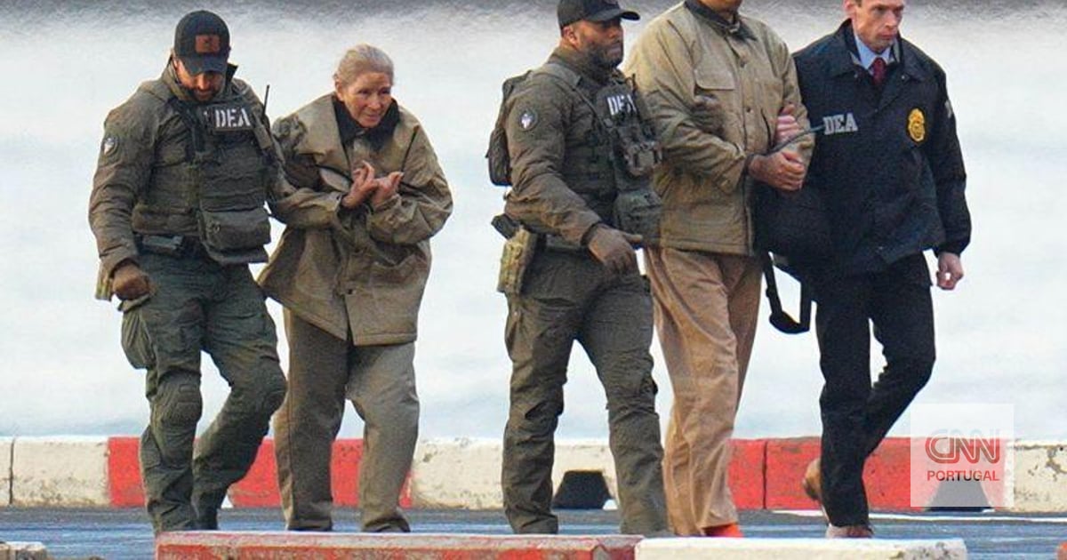 Maduro and his wife hit their heads on an armored door while trying to escape US forces