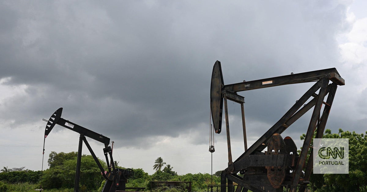 Trump announces that Venezuela will give 30 to 50 million barrels of oil to the USA