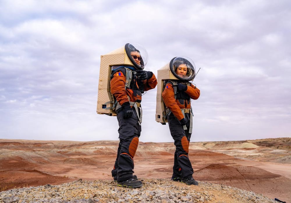 MARS-V crew tests analog space suit prototypes (MARS-V)