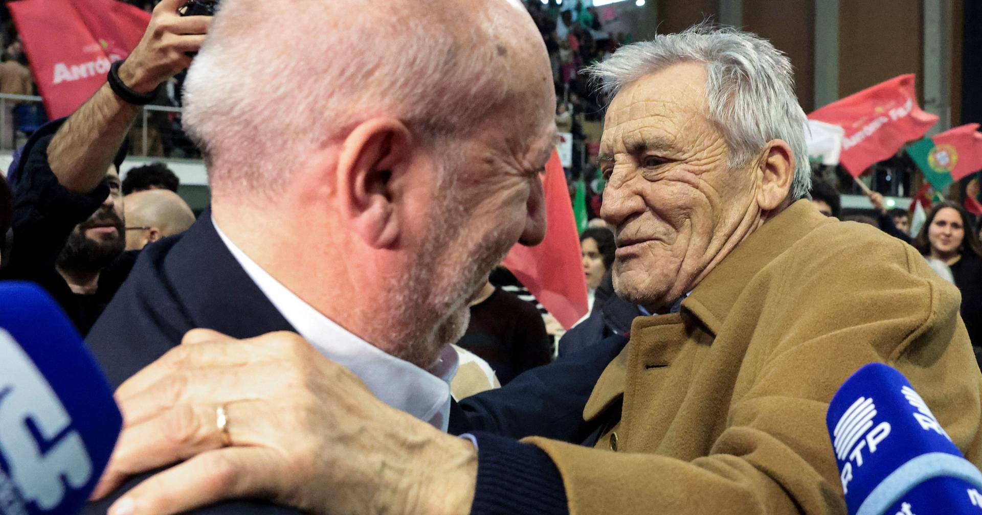 Jerónimo de Sousa and Paulo Raimundo are present at António Filipe's biggest rally