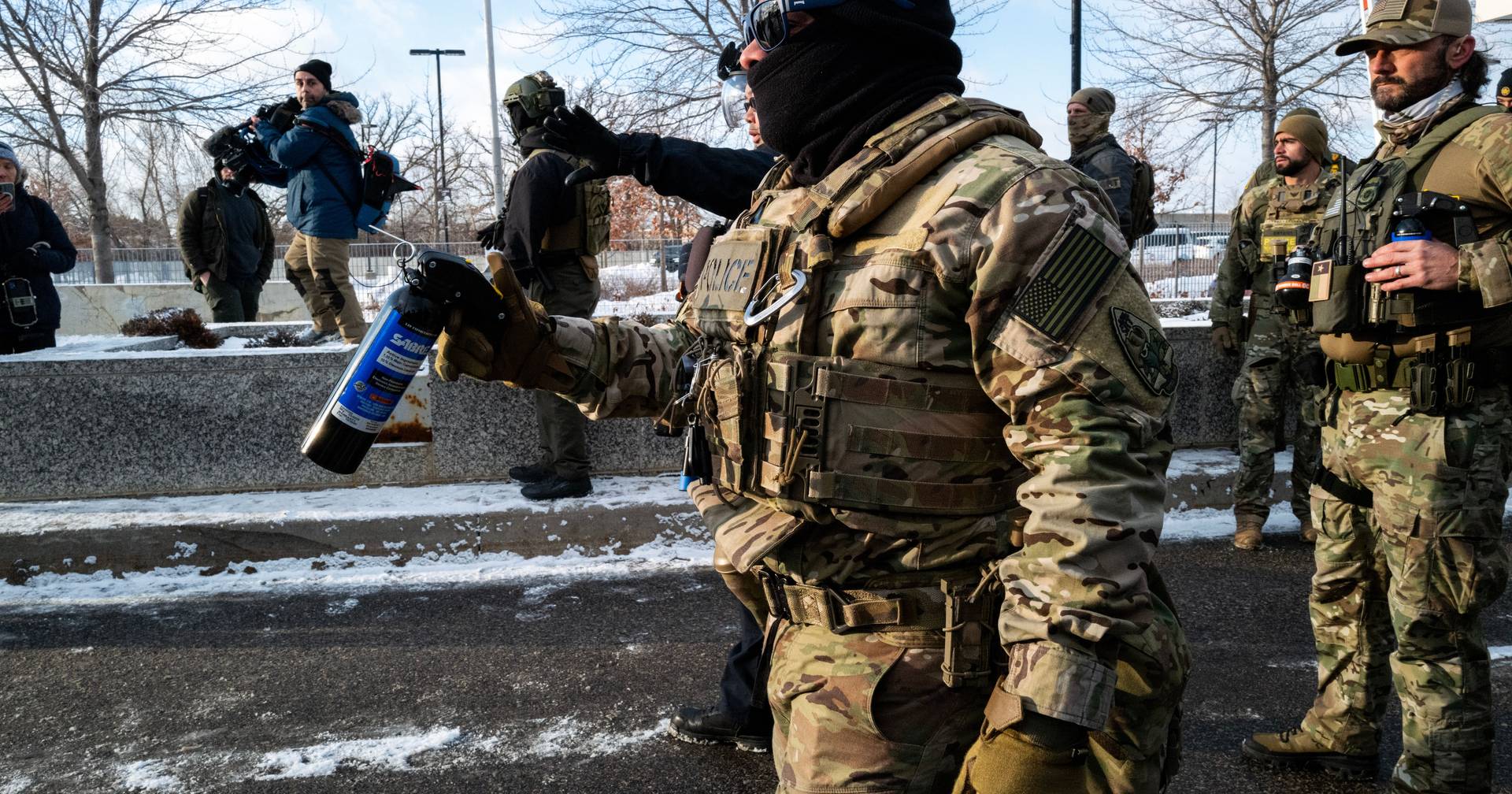 US Secretary of Homeland Security sends hundreds of federal police to Minneapolis