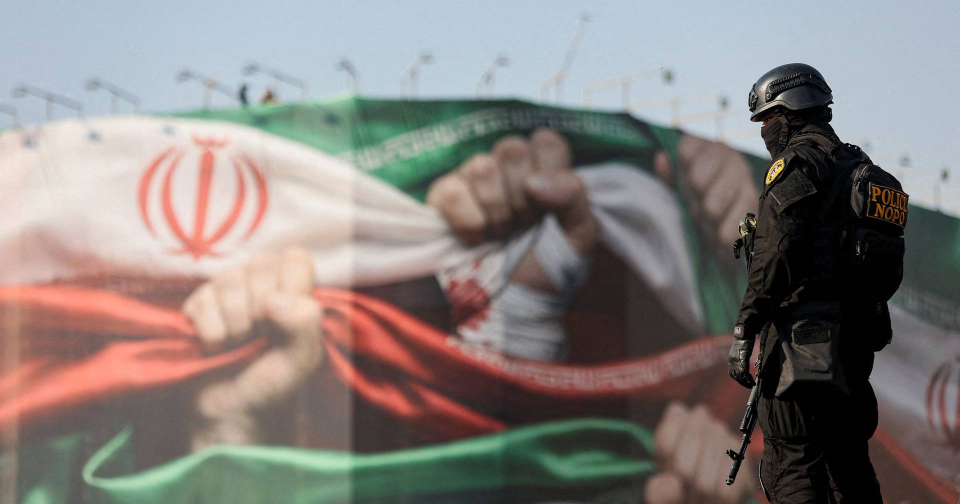 US calls for immediate departure of Americans from Iran, Trump discusses possibility of attack with advisers