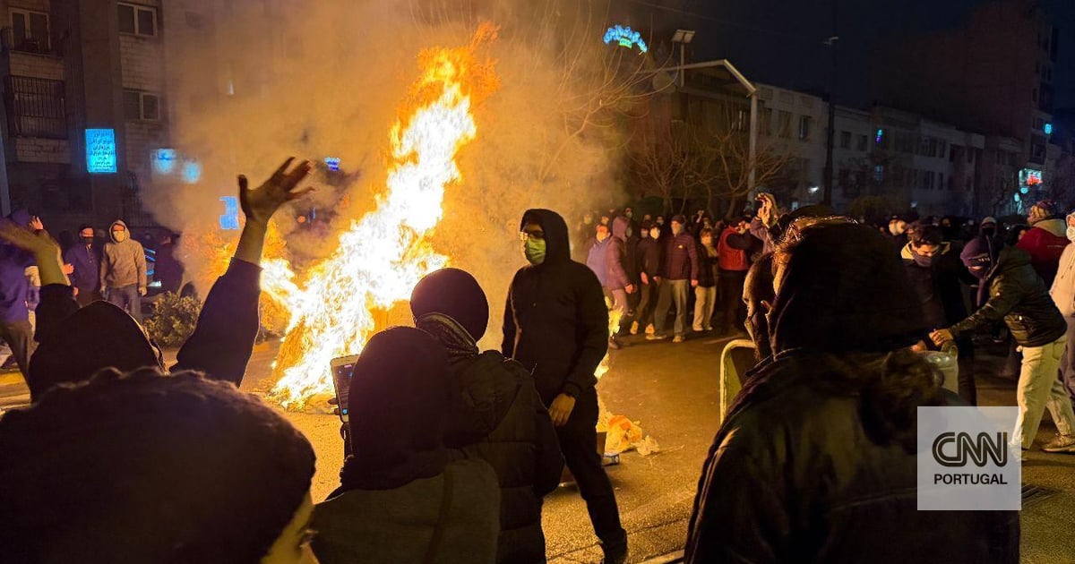 One country, two images: in Iran there are snipers hunting those waiting for US help