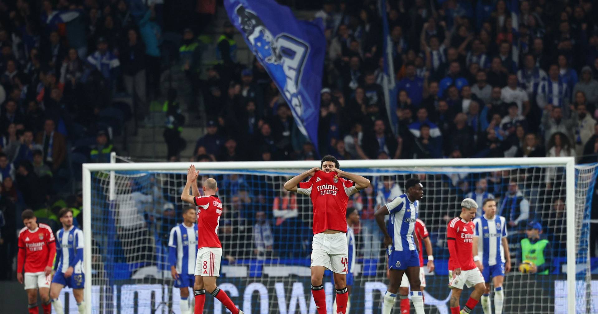 Benfica files a complaint with the FPF for “disgraceful treatment” of fans after the game against FC Porto