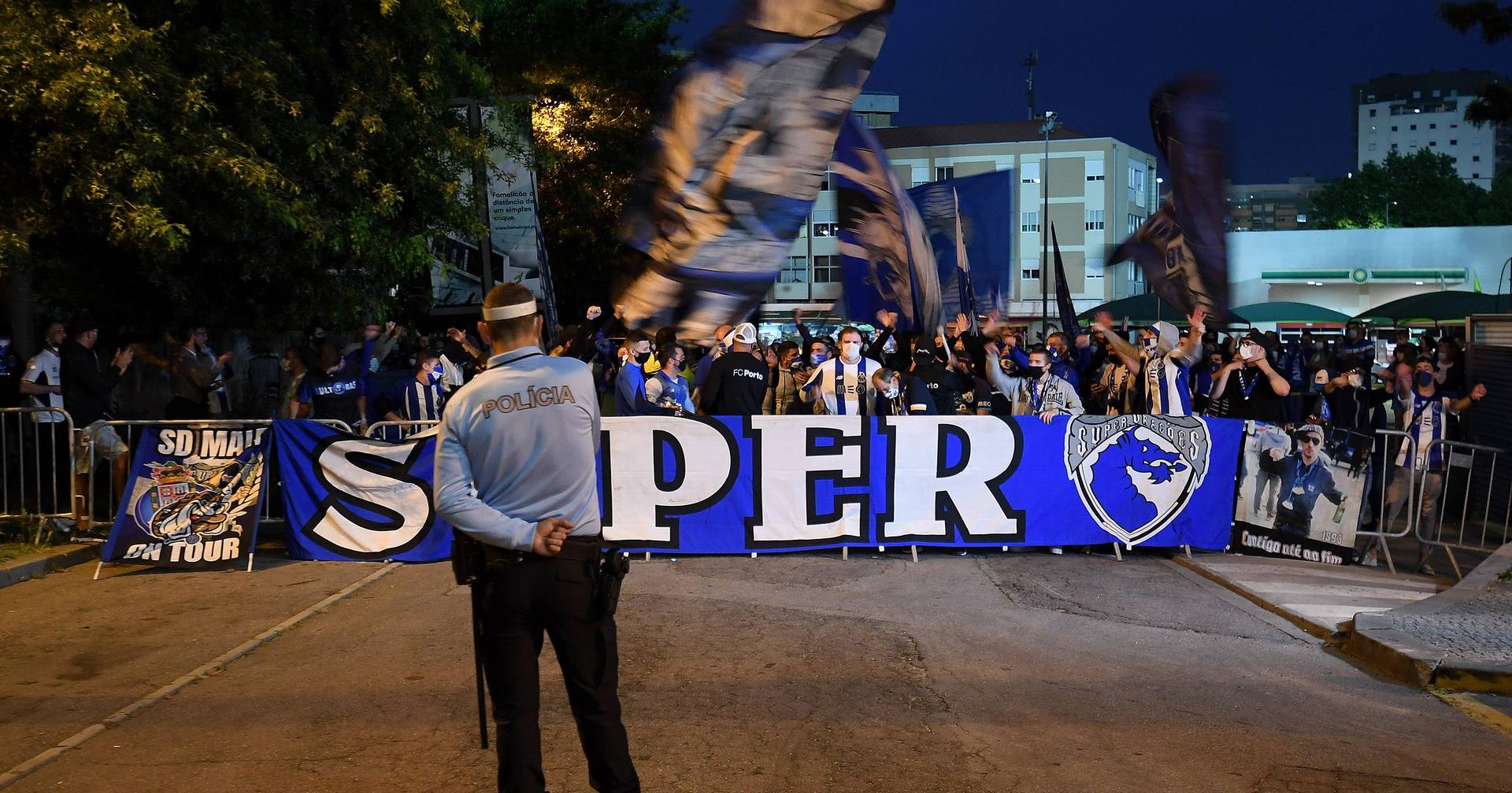 Clashes between Vitória SC and FC Porto fans end with 37 people detained