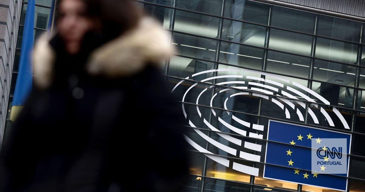 Everything goes back: European Parliament suspends trade agreement with the USA after threats from Trump