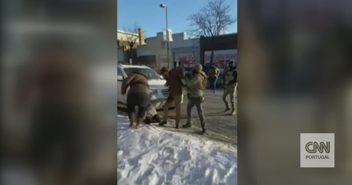 What happened in Minneapolis? The moment Alex Pretti was filming and was attacked by federal agents