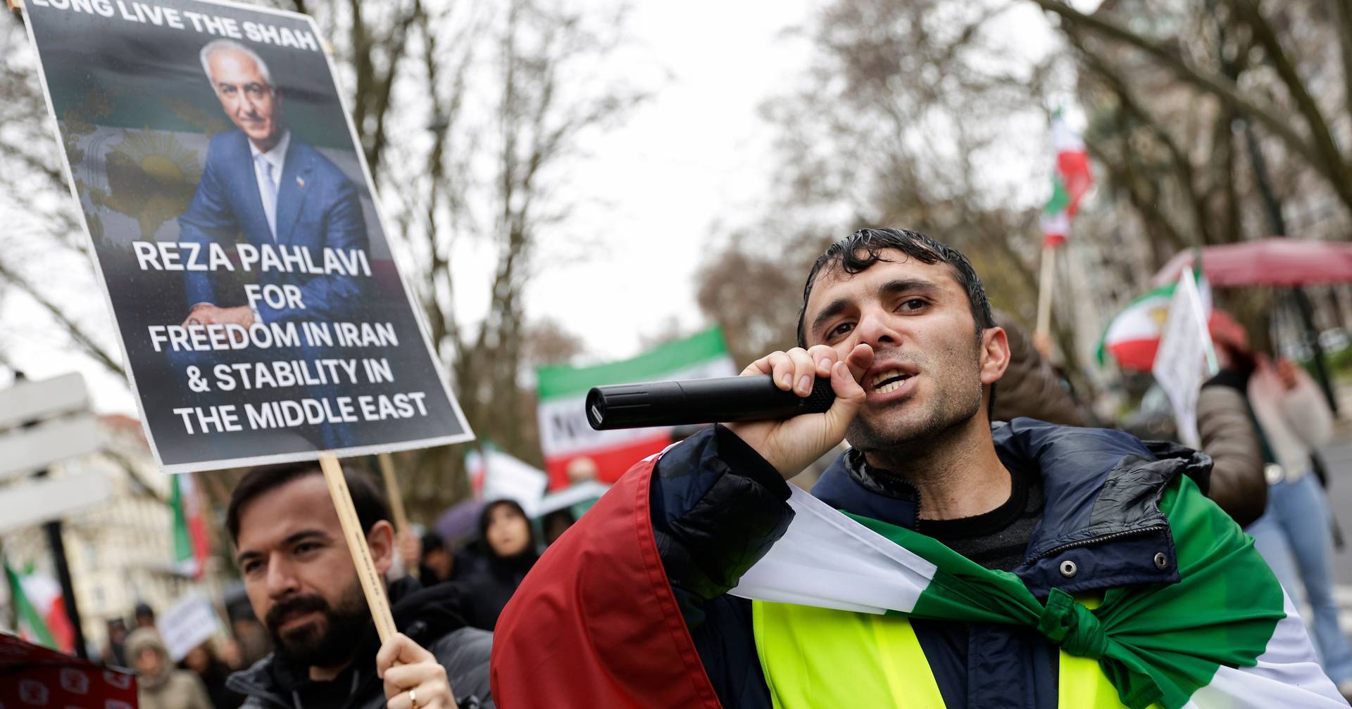 Protesters in Lisbon call for international intervention against repression in Iran