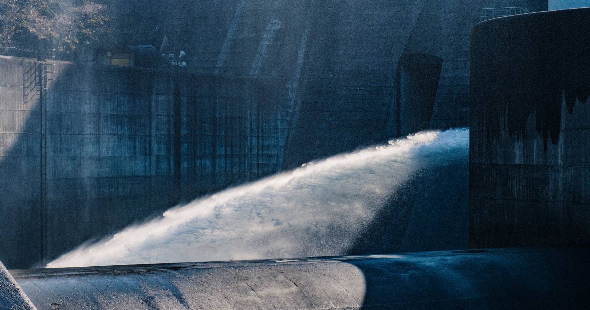 Intense rain overflows the Vez River and forces Portuguese-Spanish cooperation to control dams