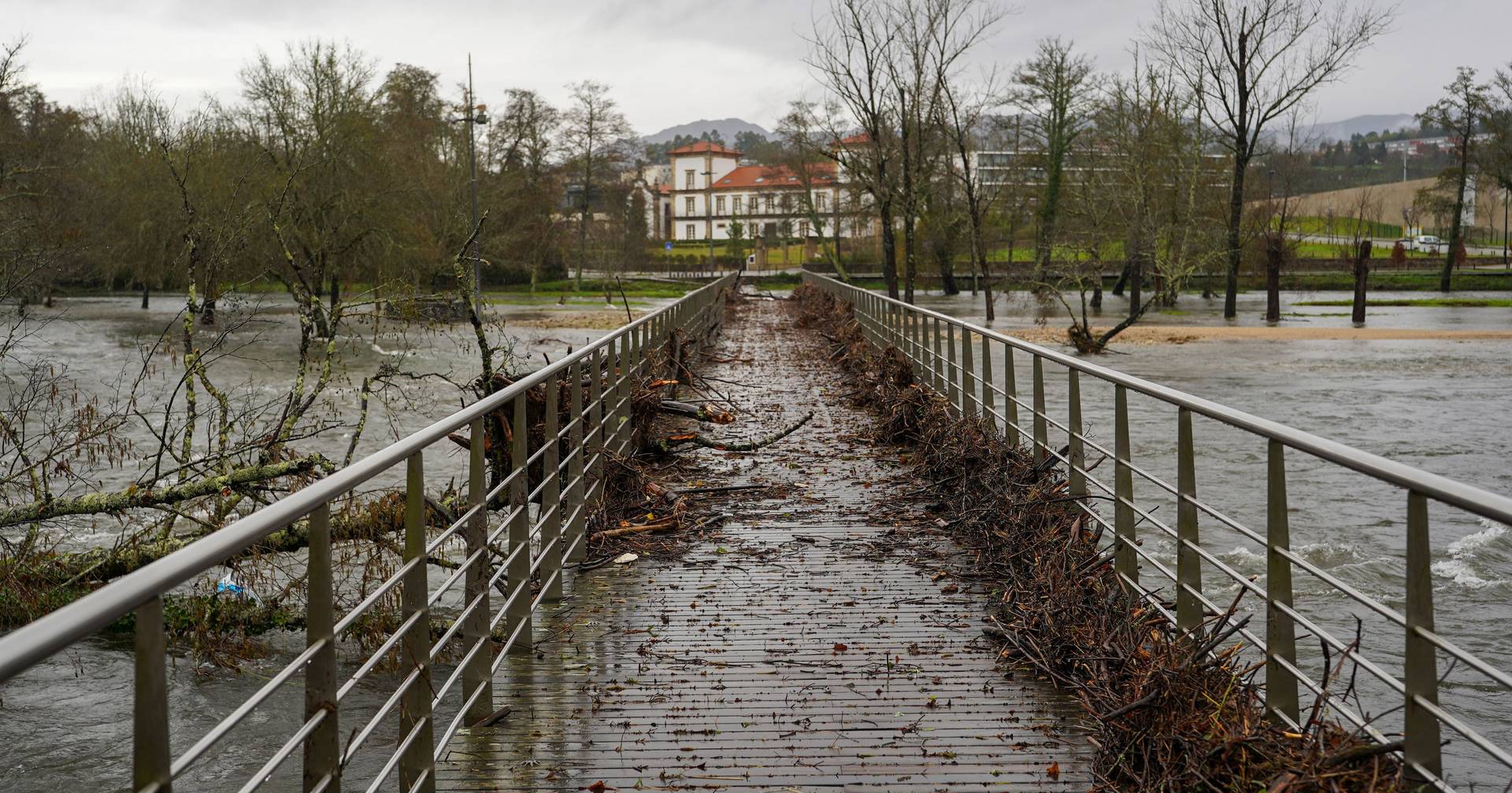 The effects of the Kristin depression in Portugal