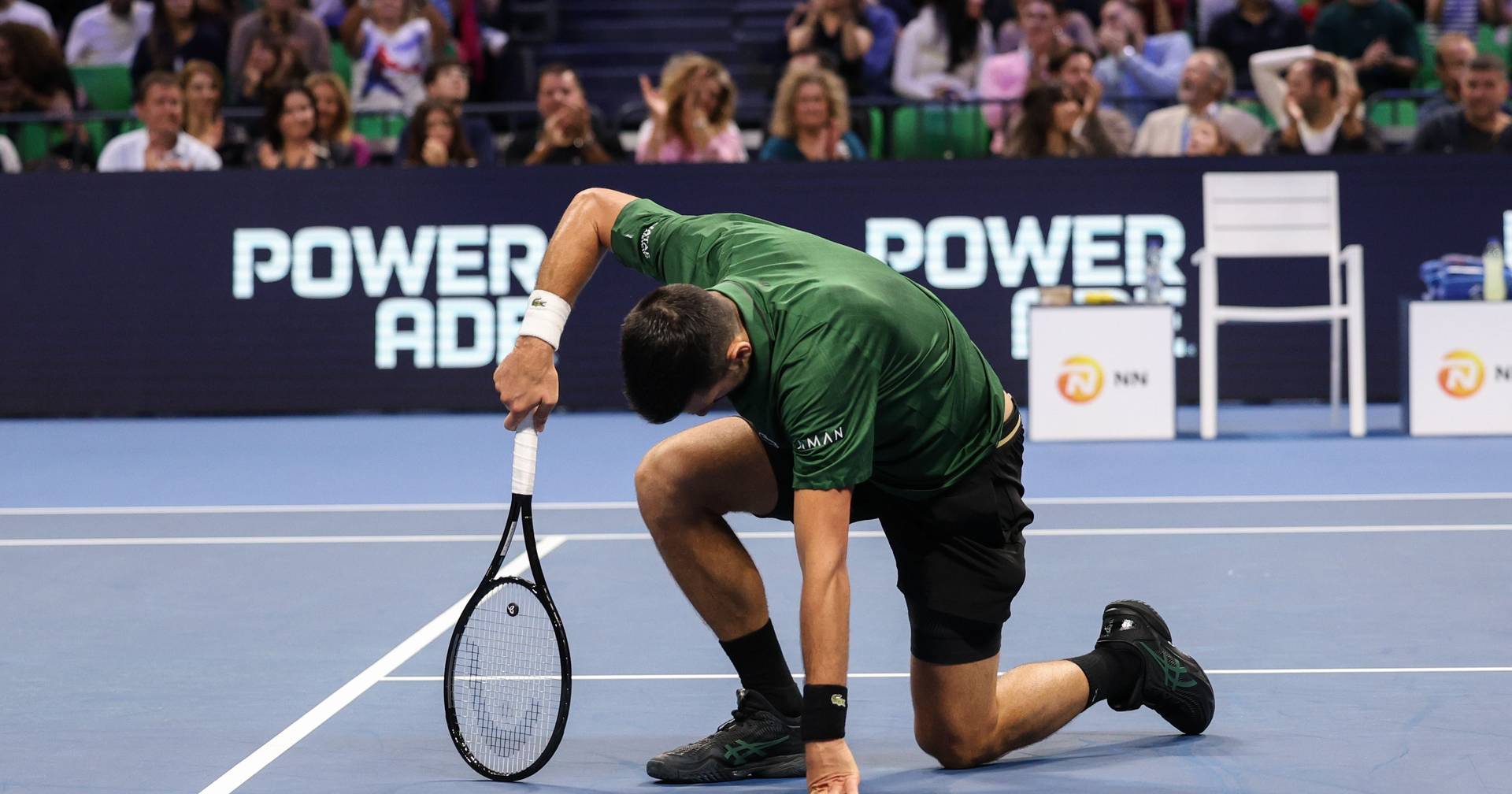 Djokovic beats two-time champion Sinner and reaches the semi-finals of the Australian Open