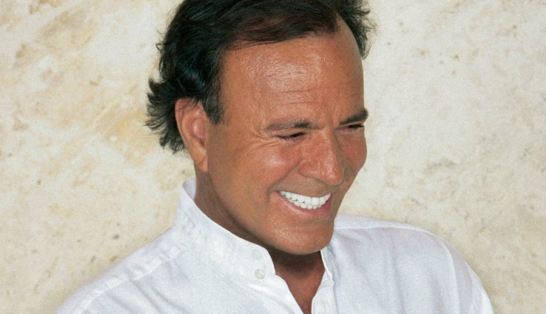 Julio Iglesias accused of sexual abuse by his employees. “I had no option to say no”