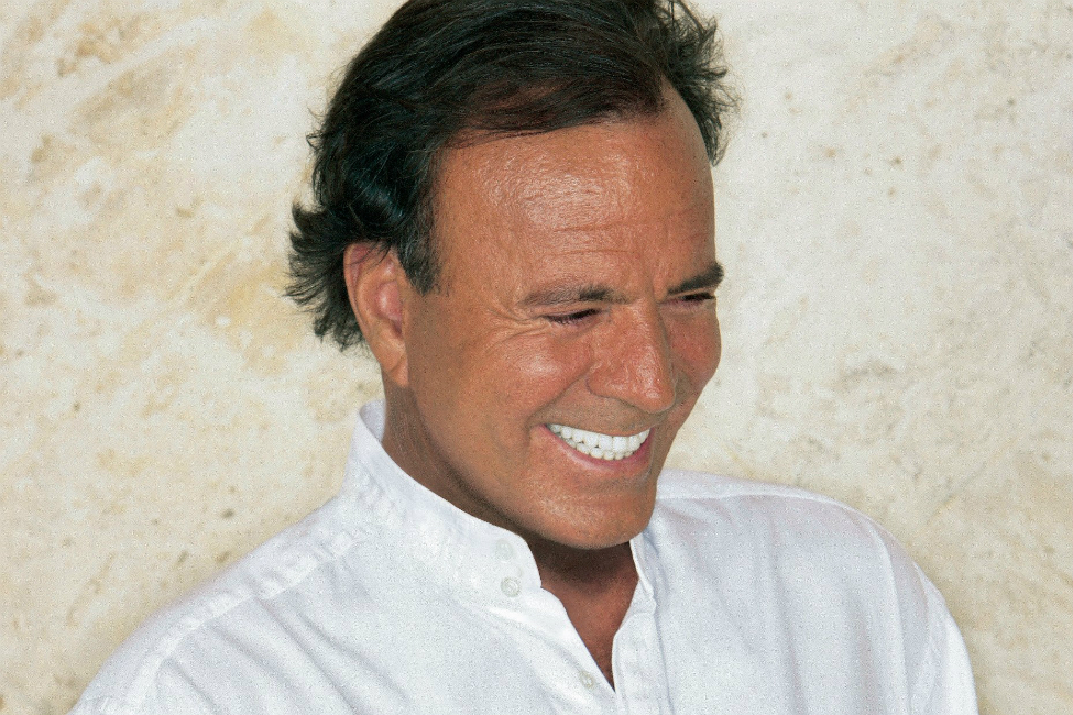 Julio Iglesias accused of sexual abuse by his employees. “I had no option to say no”
