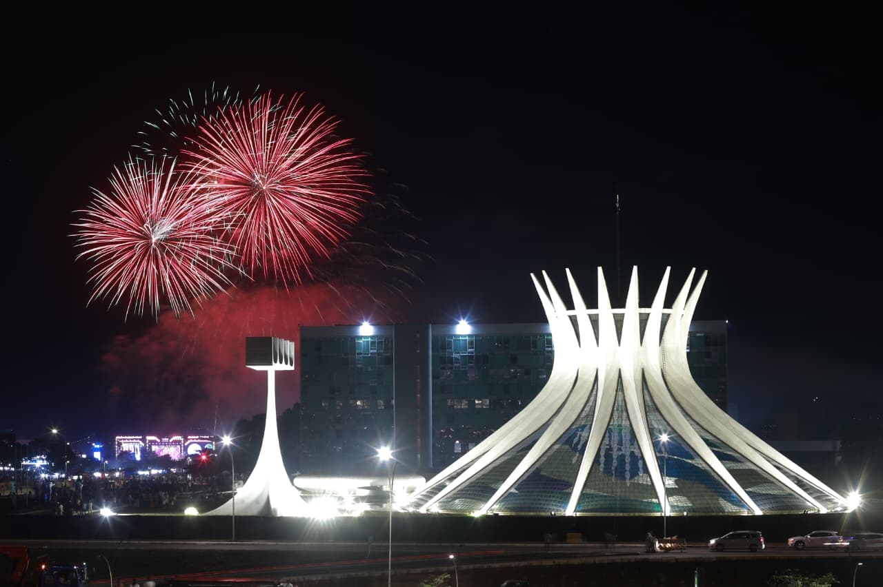 Welcome to 2026! Check out images and videos from New Year's Eve in Brazil - highlight gallery