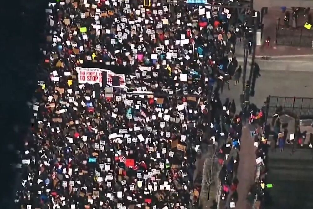 Protests spread across the USA. Footage of unusual ICE chase is fake