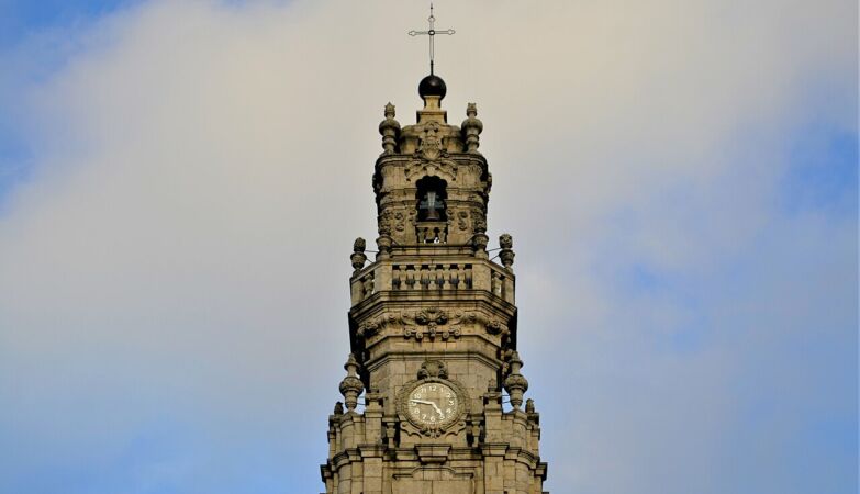 Torre dos Clérigos partially evacuated