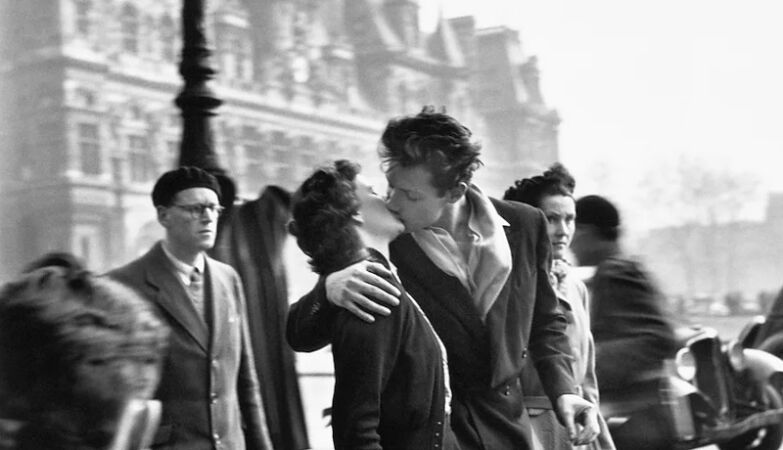 One of the most famous kisses ever was more or less arranged