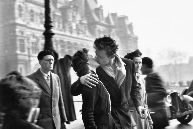 One of the most famous kisses ever was more or less arranged