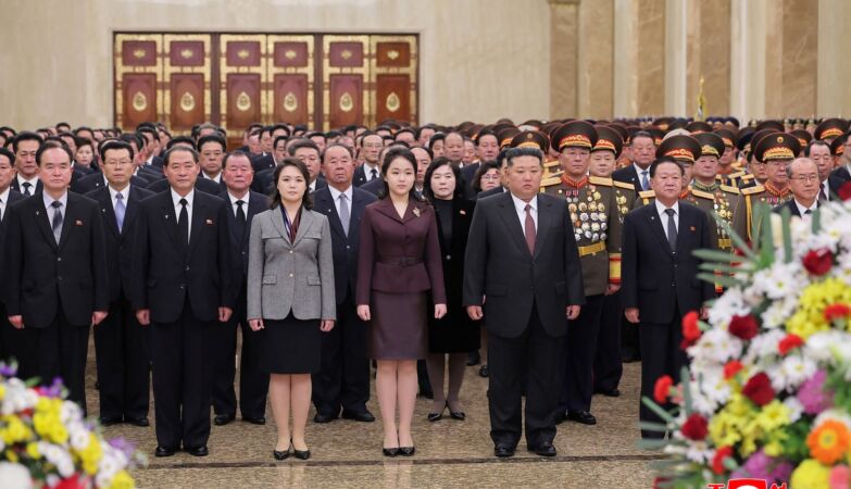 Kim Ju-ae went to Kumsusan to visit her great-grandfather. North Korea prepares 4th generation of dictators