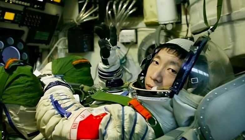 Alone in space, a Chinese astronaut heard a sound he should never have heard