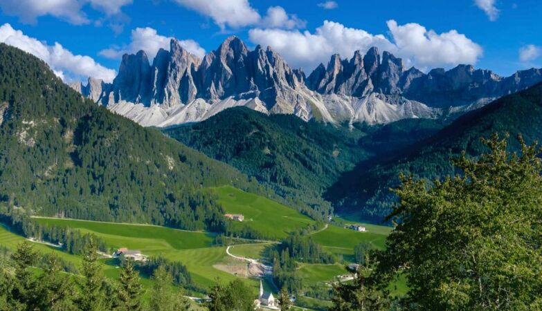 “We will not allow an invasion.” Picturesque Italian province restricts entry to tourists