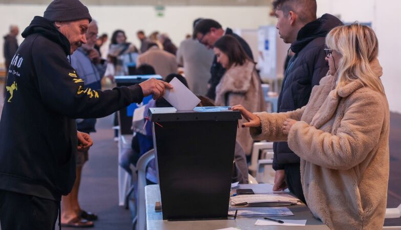 “Come and vote, don’t waste”, and in general “with common sense”