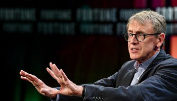 Silicon Valley billionaires in panic: California prepares tax to tax the rich