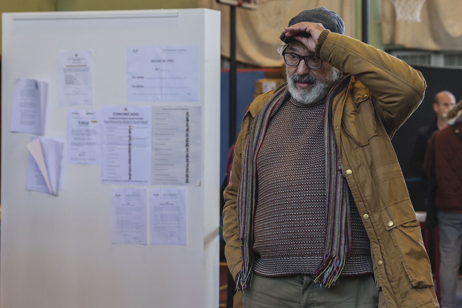 The defeat and the mobile pope of Manuel João Vieira