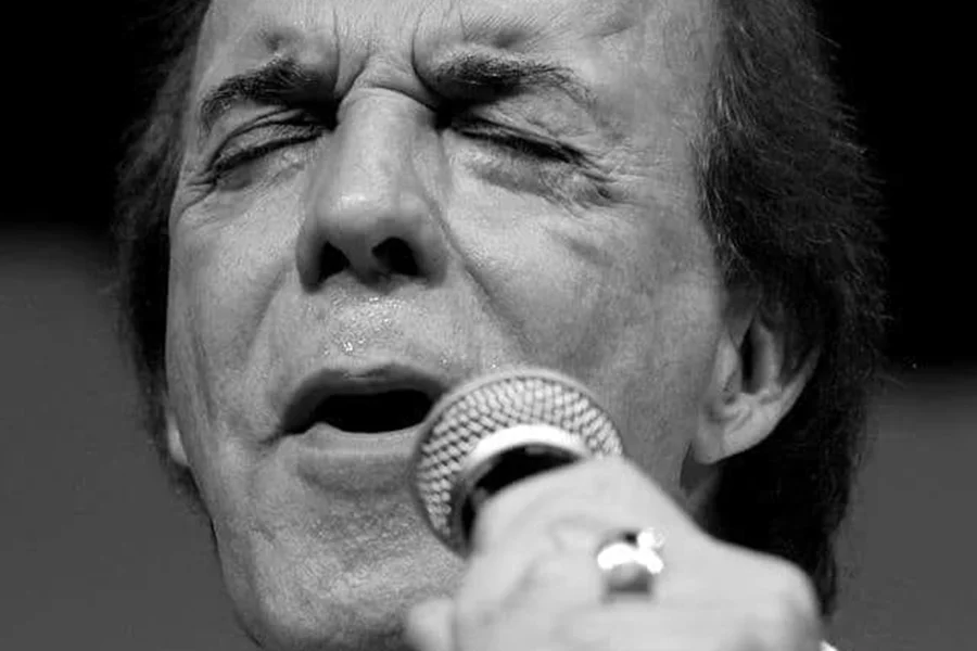 Nilton Cesar, icon of romantic music, dies aged 86