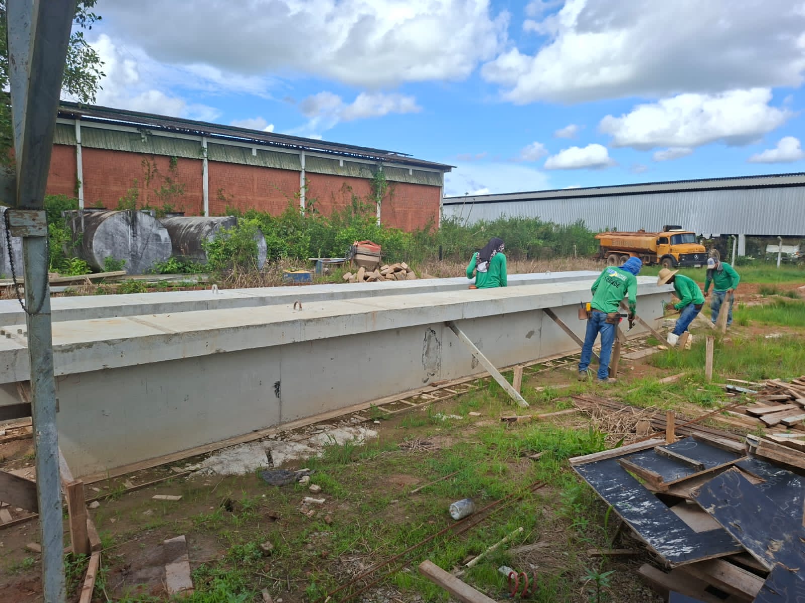 Deracre works on works on the Ramal do Adolar footbridge and maintains teams in the field in Sena