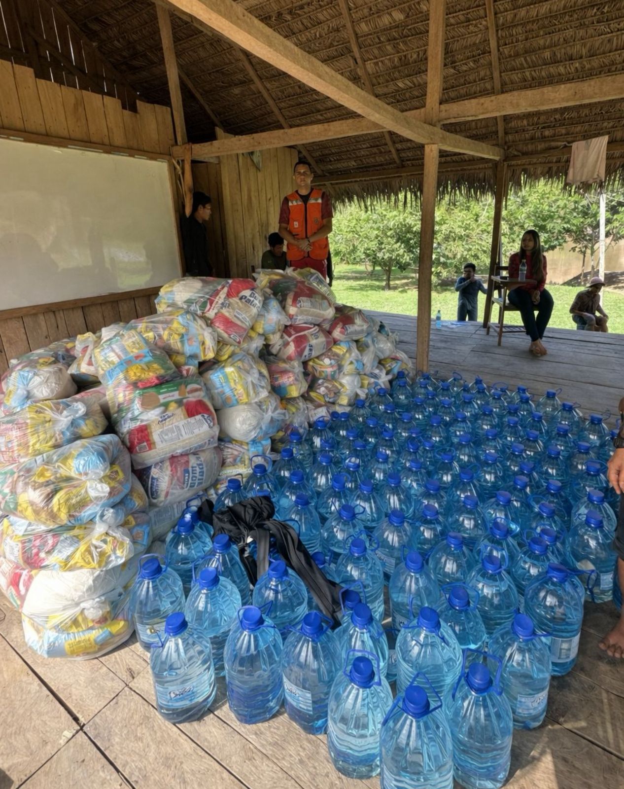 Feijó City Hall delivers food to villages close to Ddvisa with Peru