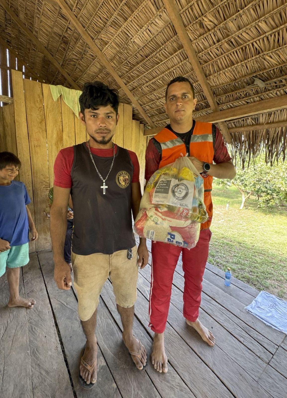 Feijó City Hall delivers food to villages close to Ddvisa with Peru