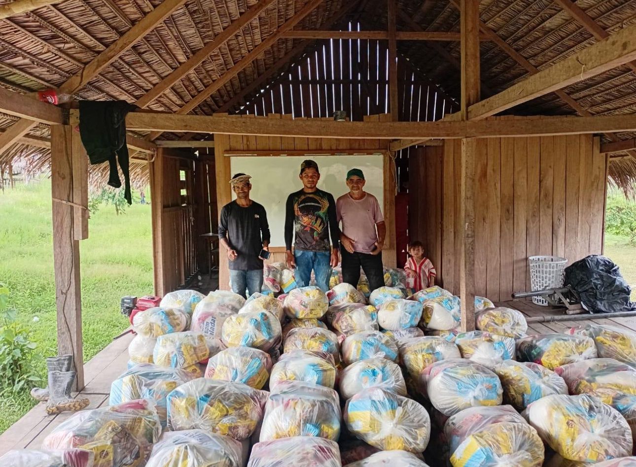 Feijó City Hall delivers food to villages close to Ddvisa with Peru