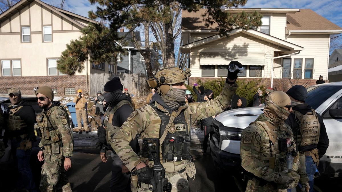 Minnesota and Illinois sue the Trump administration over the deployment of ICE agents: "A flagrant abuse of power"