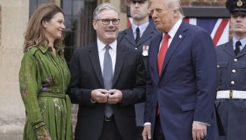 Γιατί ο Τραμπ τα έβαλε με τον Στάρμερ για τα νησιά Τσάγκος