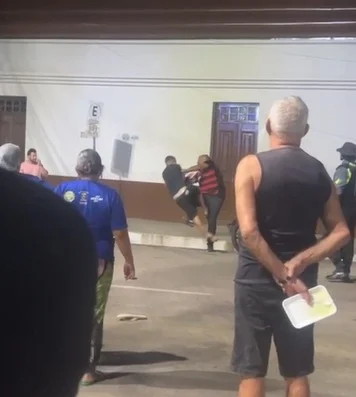 Flying woman on the asphalt: case of allegedly drunk driver without a driver's license turns into a fight