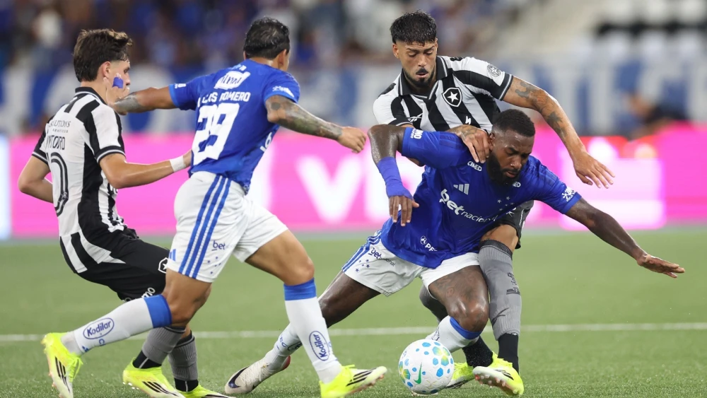 Cruzeiro suffers in the second half and is beaten by Botafogo in their debut in the Brasileirão