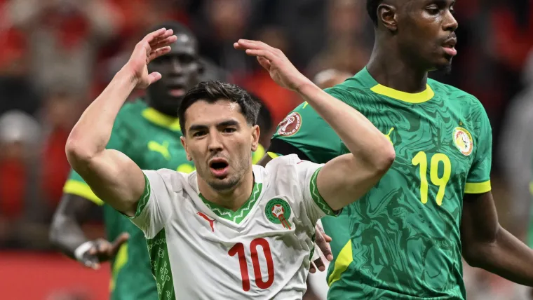 Brahim Diaz perde pênalti de forma bizarra na final da Copa Africana; veja lance image