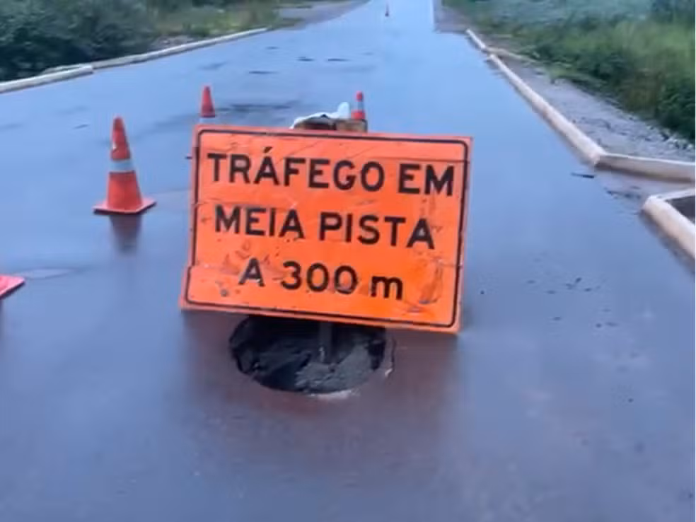 Pothole on BR-317 occurs near an area that already gave way years ago and left isolated municipalities