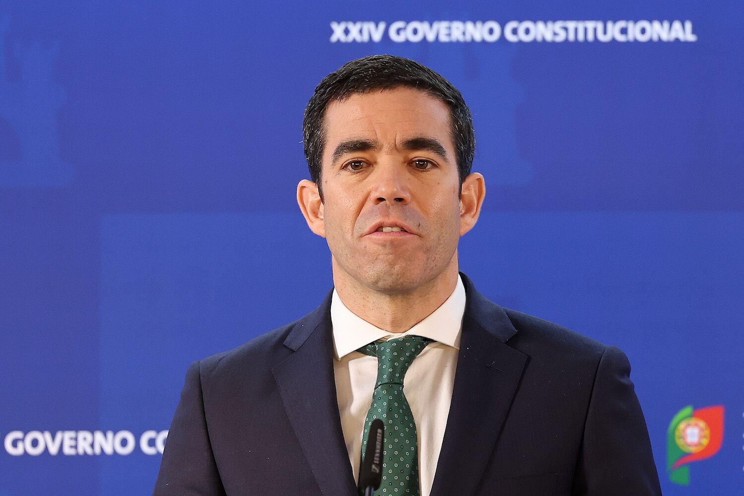 The Portuguese pay too much taxes, says minister