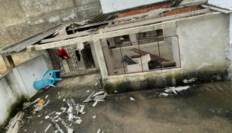 Film scene: young man filmed live the house being destroyed by Kristin's depression