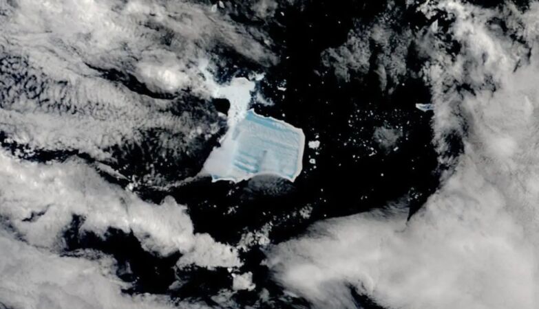 City-sized iceberg turned into giant swimming pool