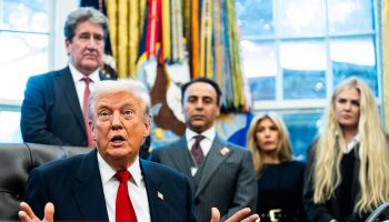 Trump summons the big oil companies to the White House and does something never seen before: he apologizes to them